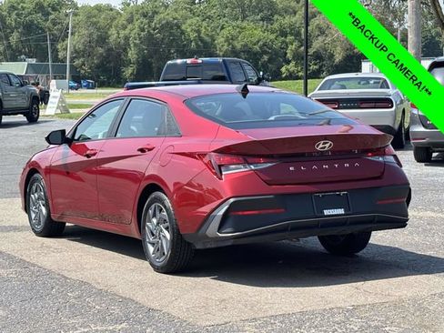 Used 2024 Hyundai Elantra SEL FWD image 2