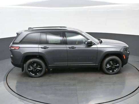 New 2025 Jeep Grand Cherokee Altitude AWD/4WD image 23
