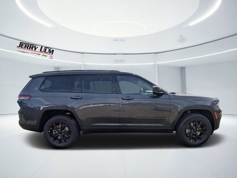 New 2025 Jeep Grand Cherokee L Laredo image 2