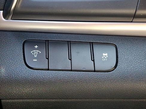 Used 2019 Hyundai Elantra SE w/ Cargo Package FWD image 26