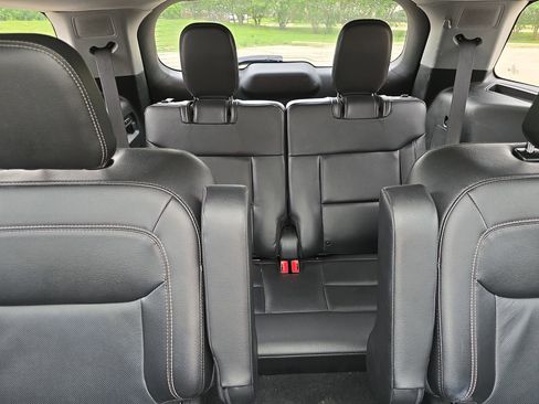 Used 2023 Ford Explorer Limited w/ Limited Technology Package image 23