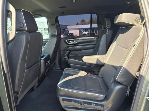 Used 2023 Chevrolet Suburban Premier image 11