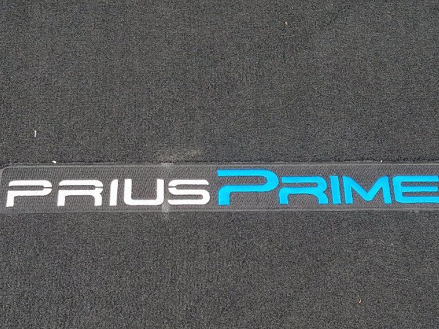 Used 2017 Toyota Prius Prime Advanced w/ Carpet Mat Package FWD image 27