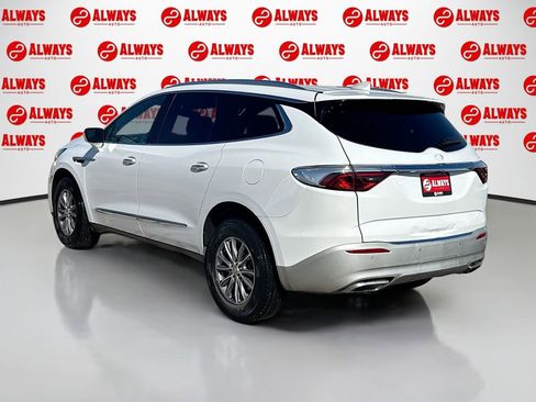 Used 2023 Buick Enclave Essence image 9