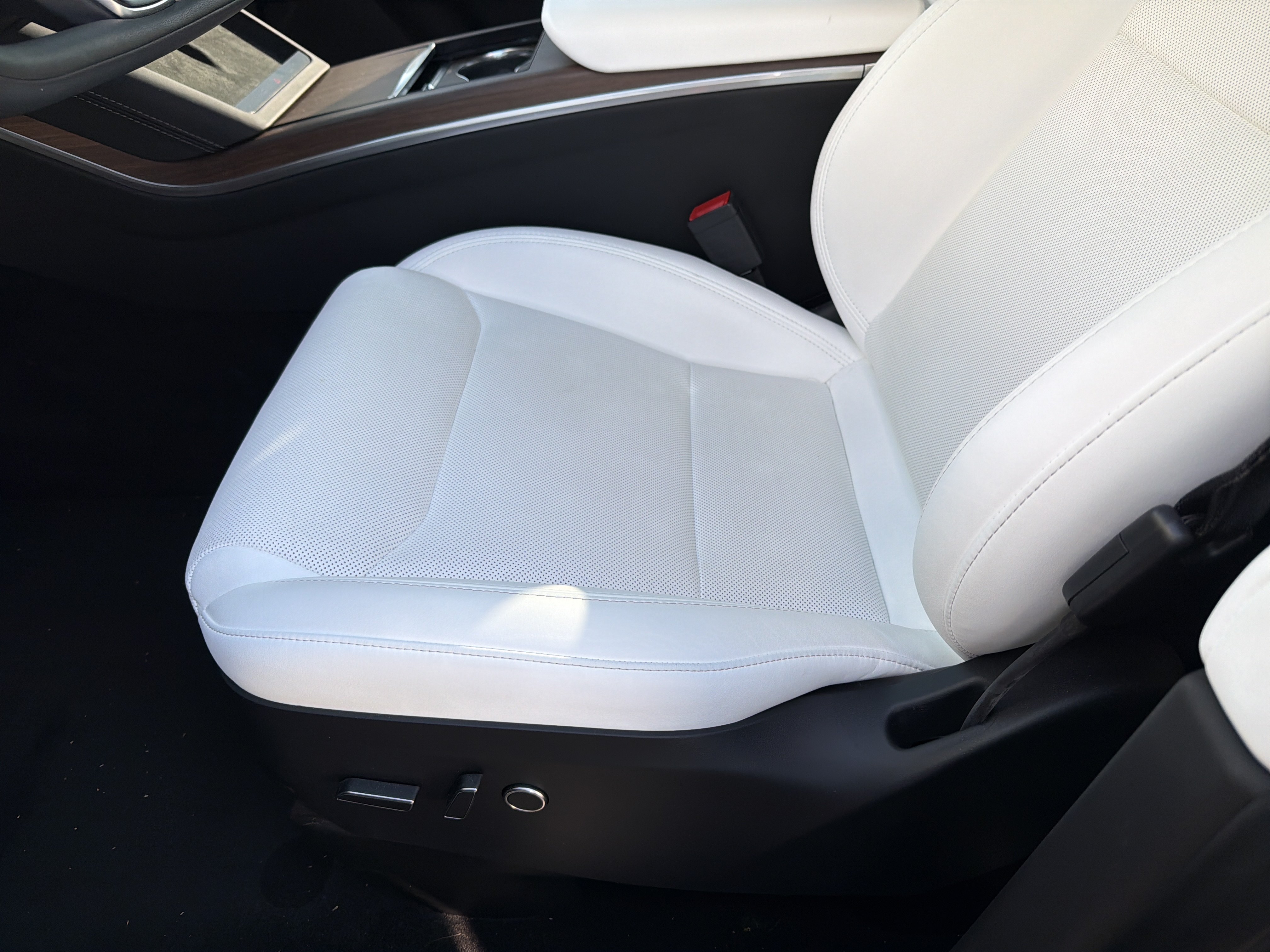 Used 2024 Tesla Model X AWD/4WD image 4