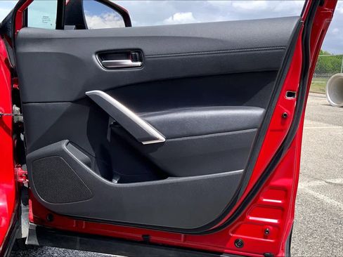 Used 2024 Toyota Corolla Cross XLE image 22