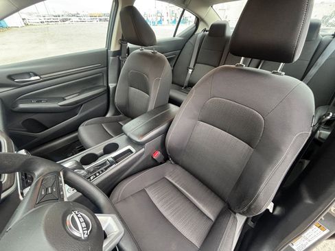 Used 2025 Nissan Altima 2.5 SV FWD image 37