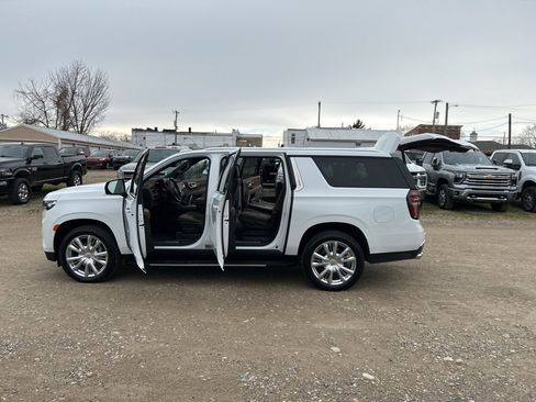 Used 2024 Chevrolet Suburban High Country image 28