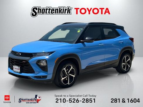 Used 2023 Chevrolet TrailBlazer RS w/ Sun and Liftgate Package FWD image 1