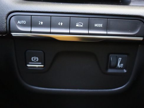 Used 2022 Cadillac Escalade Premium Luxury AWD/4WD image 22