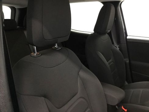 Used 2018 Jeep Renegade Latitude w/ Cold Weather Group AWD/4WD image 40
