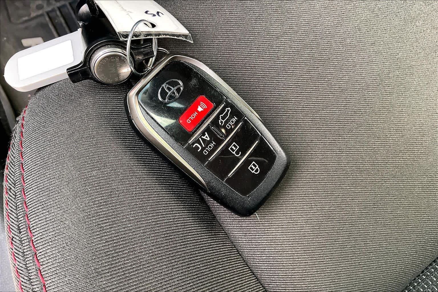 Used 2024 Toyota RAV4 SE w/ Weather & Moonroof Package AWD/4WD image 15