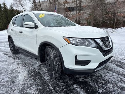 Used 2018 Nissan Rogue S image 2