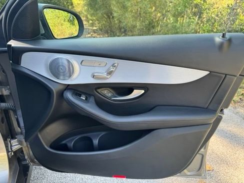 Used 2019 Mercedes-Benz GLC 300 4MATIC image 18