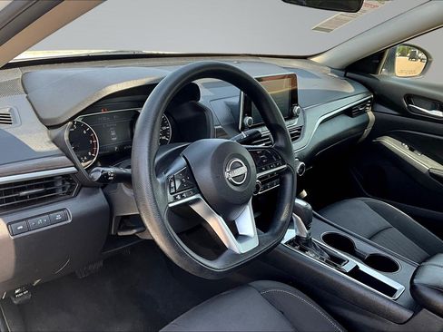 Used 2025 Nissan Altima 2.5 SV FWD image 18