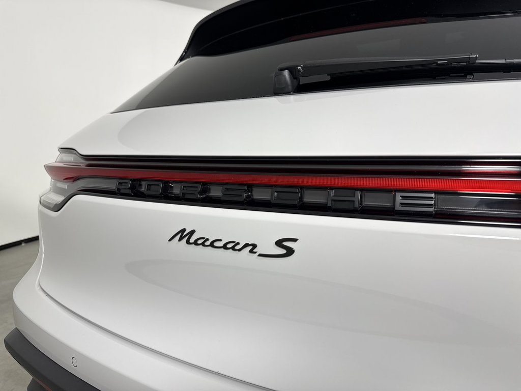 Certified 2025 Porsche Macan S AWD/4WD image 19