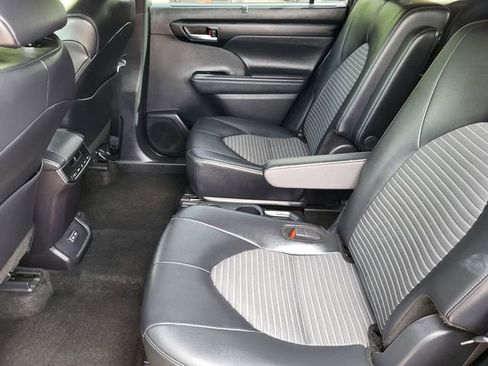 Used 2025 Toyota Highlander XSE AWD/4WD image 21