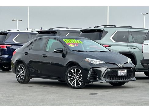 Used 2017 Toyota Corolla SE w/ SE Premium Package FWD image 2