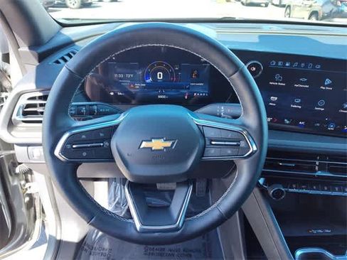 Used 2025 Chevrolet Traverse LT w/ Driver Confidence Package image 20