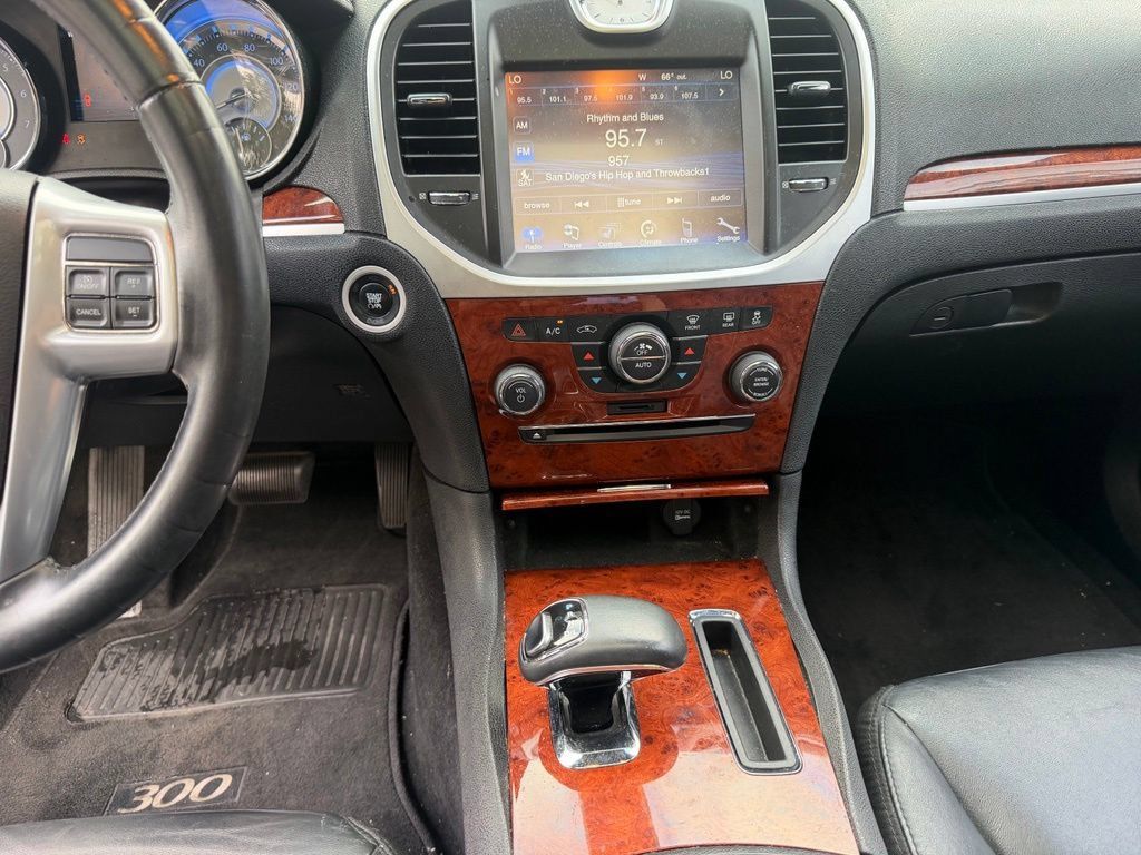 Used 2013 Chrysler 300 RWD image 28