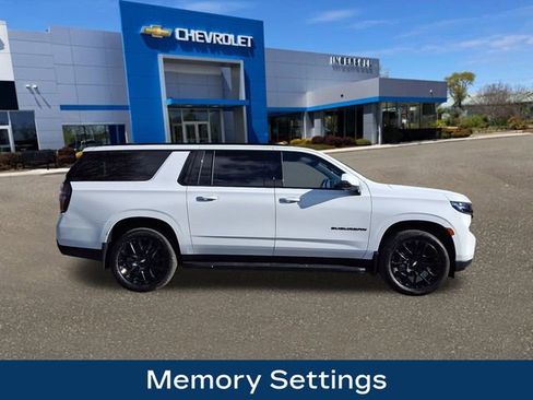 Used 2023 Chevrolet Suburban RST w/ Luxury Package image 10