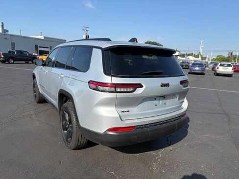 Used 2025 Jeep Grand Cherokee L Limited w/ Black Appearance Package AWD/4WD image 8