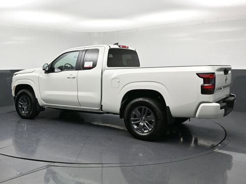 Certified 2025 Nissan Frontier SV image 29