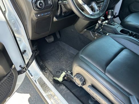 Used 2023 Jeep Wrangler Unlimited Rubicon 4xe w/ Cold Weather Group AWD/4WD image 20