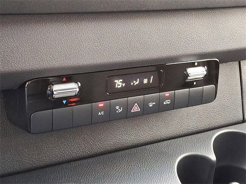 Used 2025 Mercedes-Benz Sprinter 2500 image 18