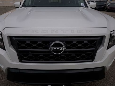 Used 2024 Nissan Frontier SV w/ SV Convenience Package image 8