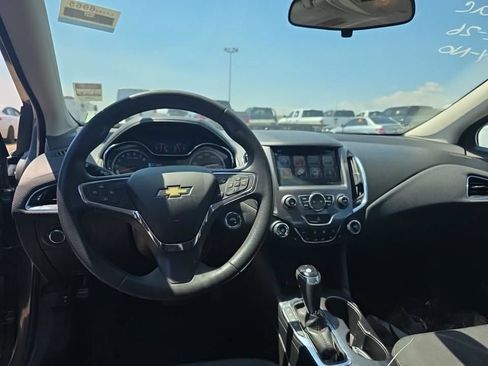 Used 2018 Chevrolet Cruze LT w/ Sun And Sound Package FWD image 8