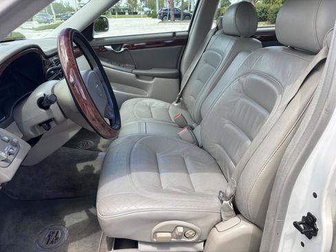 Used 2002 Cadillac De Ville Sedan w/ Comfort/Convenience Pkg image 11