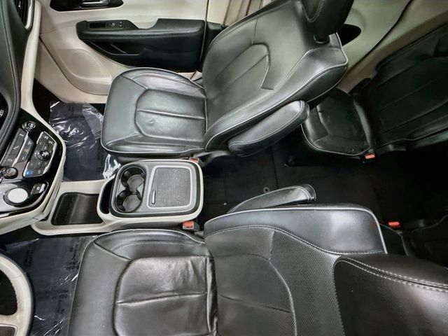 Used 2020 Chrysler Pacifica Limited FWD image 22