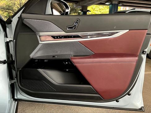 Certified 2023 BMW 760i xDrive 760i xDrive w/ Executive Package image 22