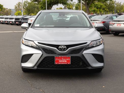 Certified 2020 Toyota Camry SE FWD image 2