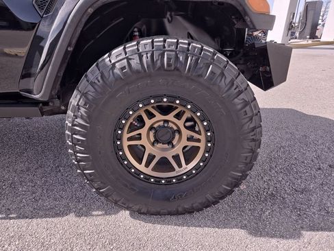 Used 2020 Jeep Gladiator Overland image 32