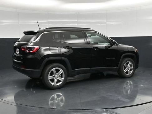 Used 2024 Jeep Compass Latitude AWD/4WD image 2