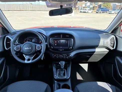 Used 2022 Kia Soul LX image 15