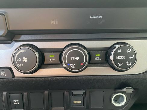 Used 2021 Toyota Tacoma SR w/ SR Convenience Package RWD image 16