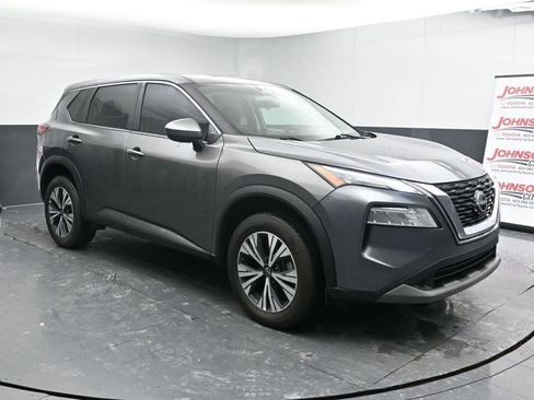 Used 2023 Nissan Rogue SV image 2