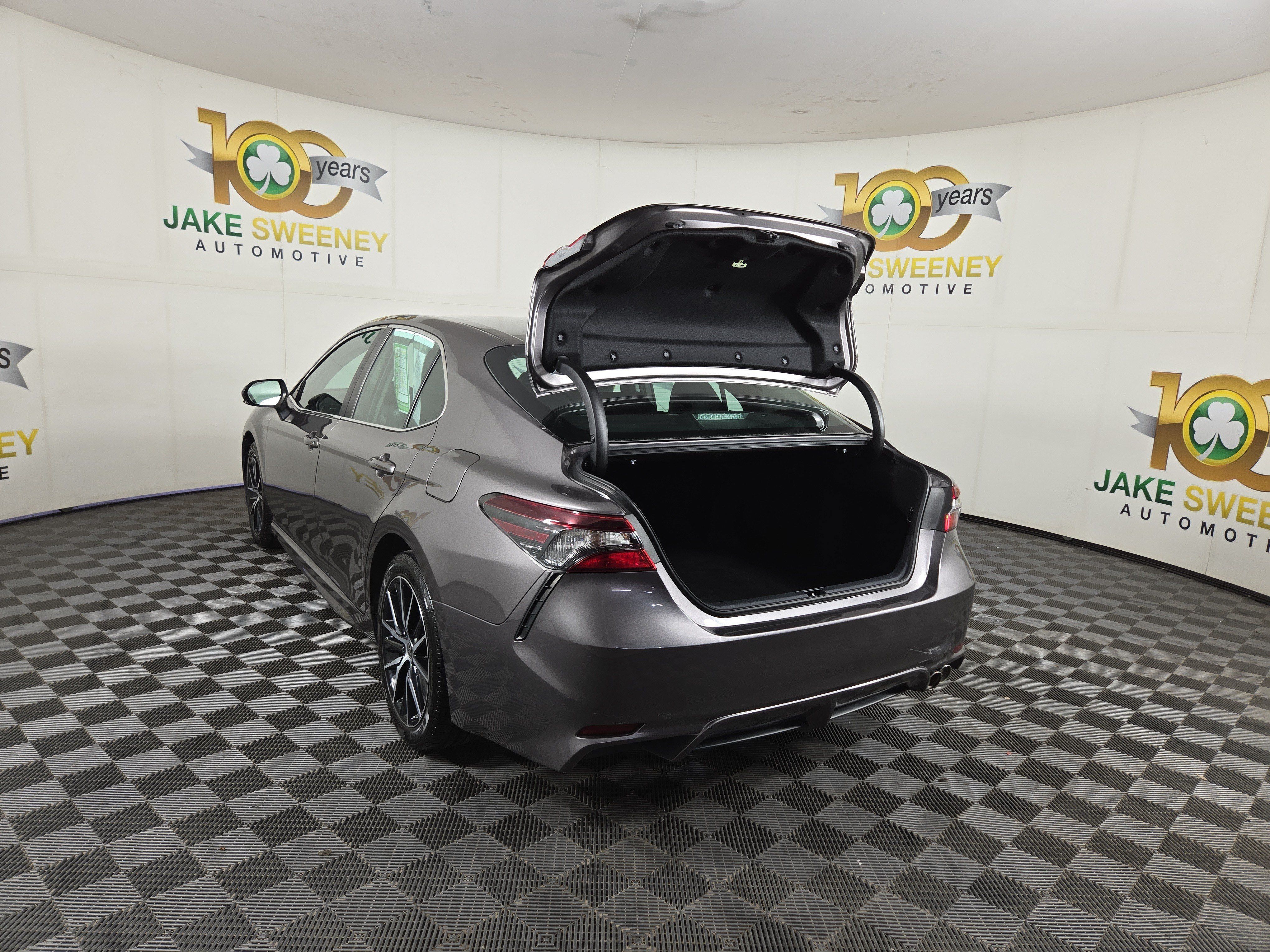 Used 2022 Toyota Camry SE FWD image 30