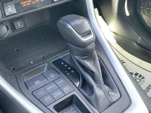 Used 2021 Toyota RAV4 XLE Premium image 14