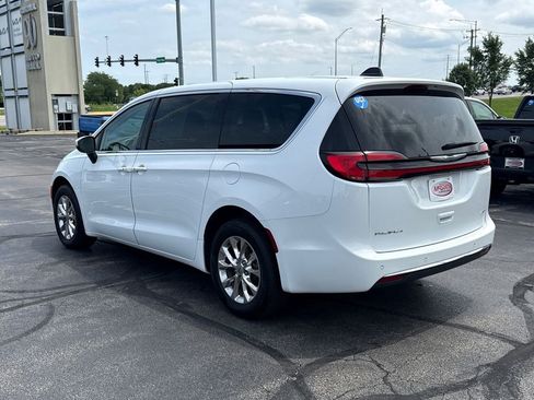 Used 2023 Chrysler Pacifica Touring-L AWD/4WD image 9