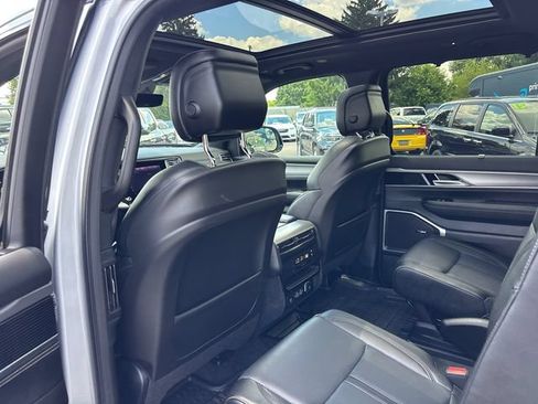 Used 2024 Jeep Wagoneer Series II w/ Convenience Group I AWD/4WD image 9