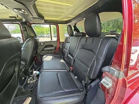 Used 2022 Jeep Wrangler Unlimited Sahara w/ Cold Weather Group AWD/4WD image 16