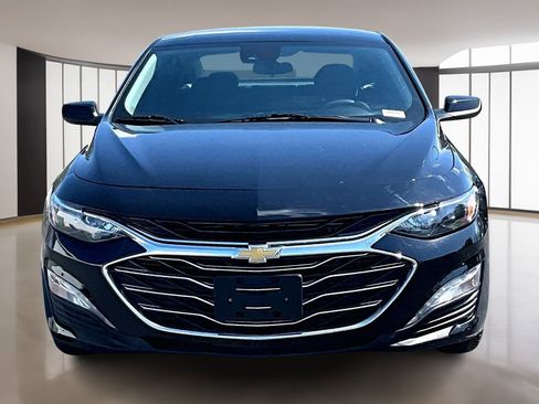 Used 2025 Chevrolet Malibu LT image 2
