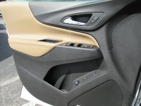 Used 2024 Chevrolet Equinox Premier FWD image 20