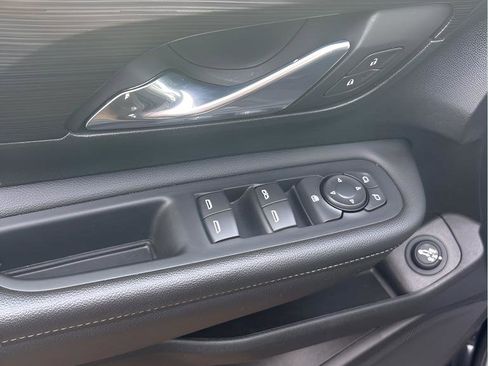 Used 2023 GMC Terrain SLE w/ Driver Convenience Package image 10