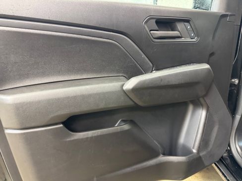 Used 2024 Chevrolet Colorado W/T image 9