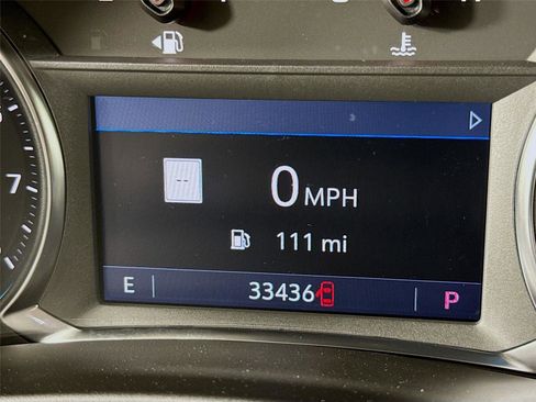 Used 2024 Chevrolet Equinox Premier image 2